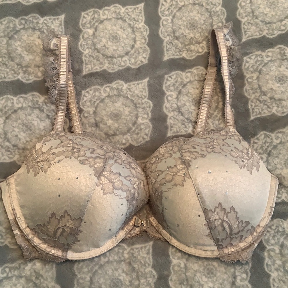 Victoria’s Secret push up bra